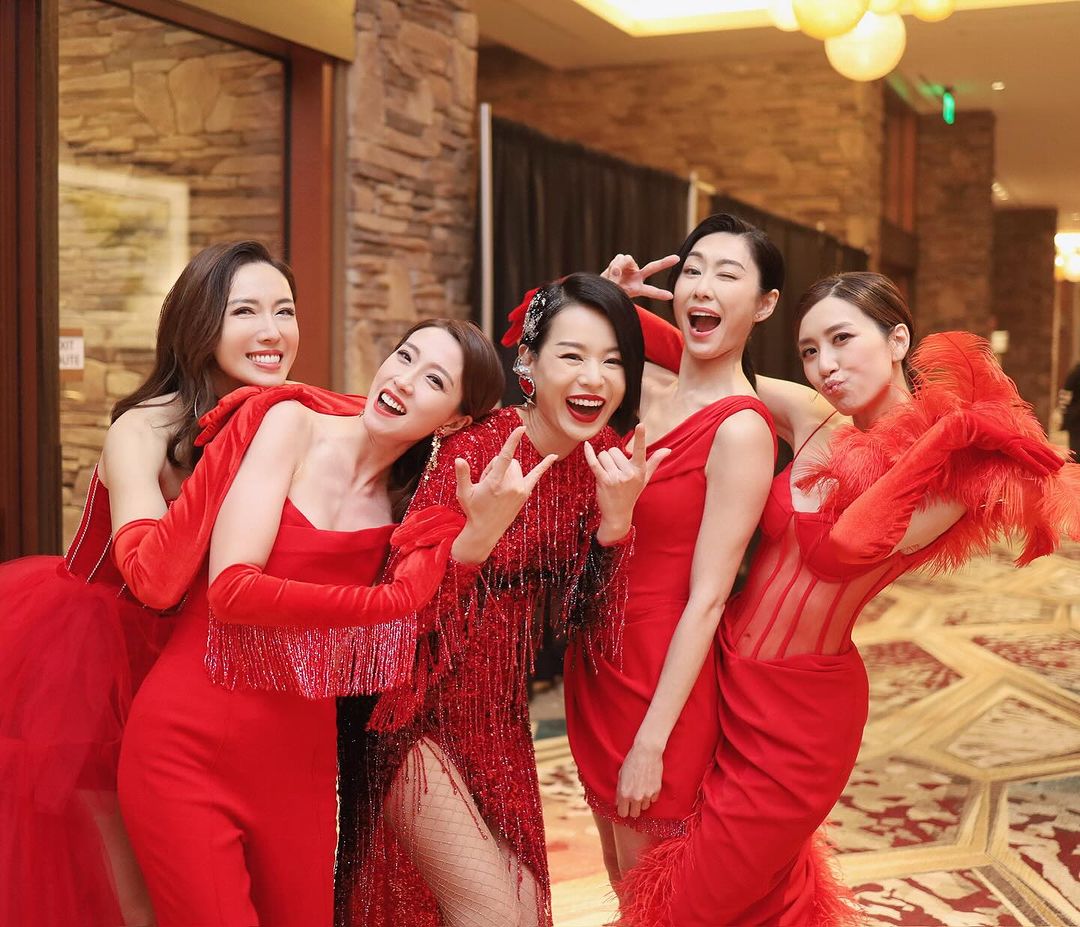 近日「胡說八道會」在美國洛杉磯完成巡迴演唱會，是她們多年來的夢想，如今一班好姊妹終於都一齊圓夢啦！