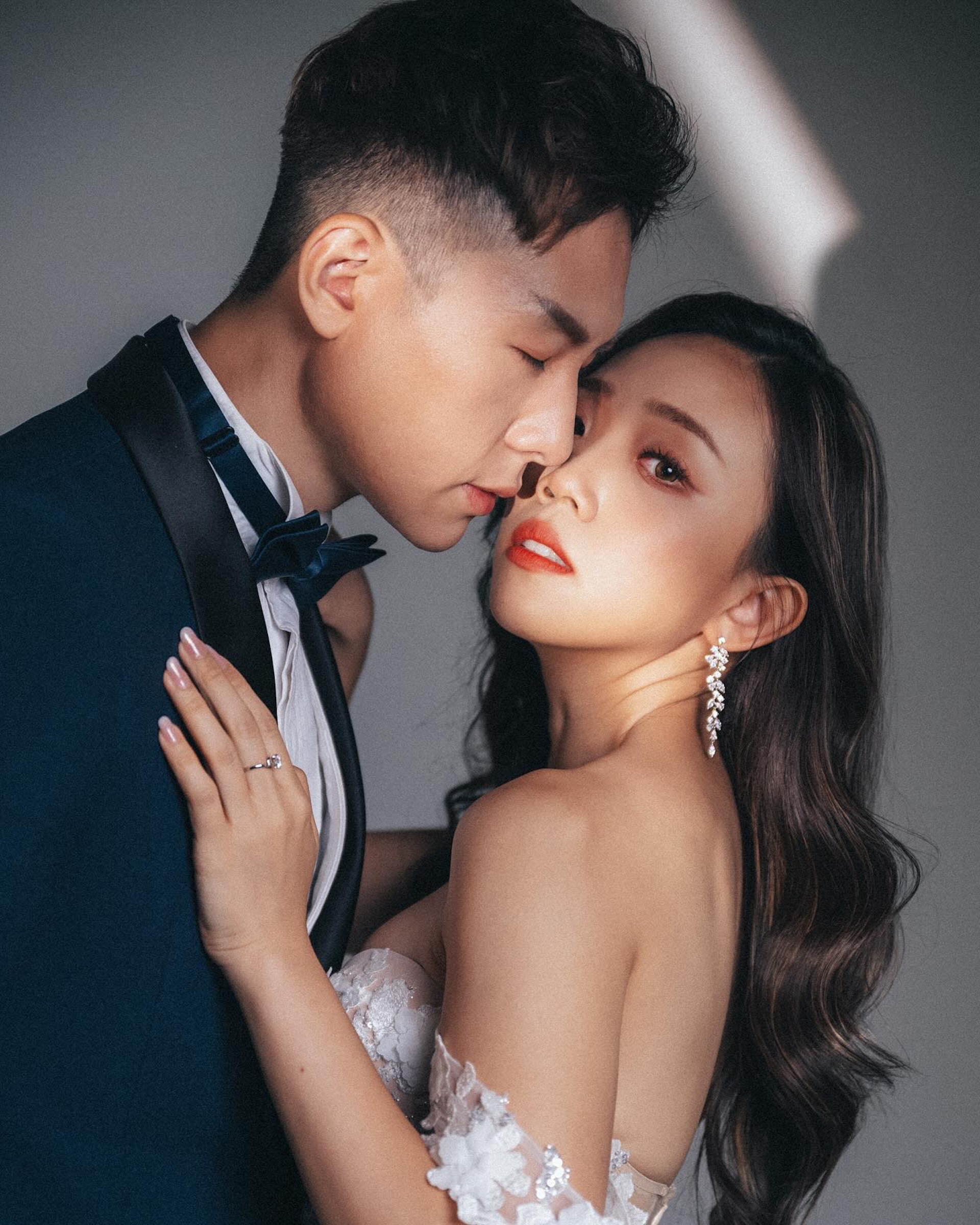 招浩明與圈外女友結婚。