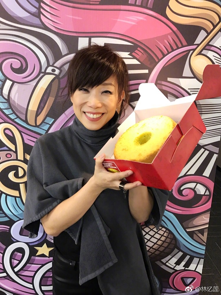 眼睛的大小和神采可以反映出一個人的自信和吸引力。