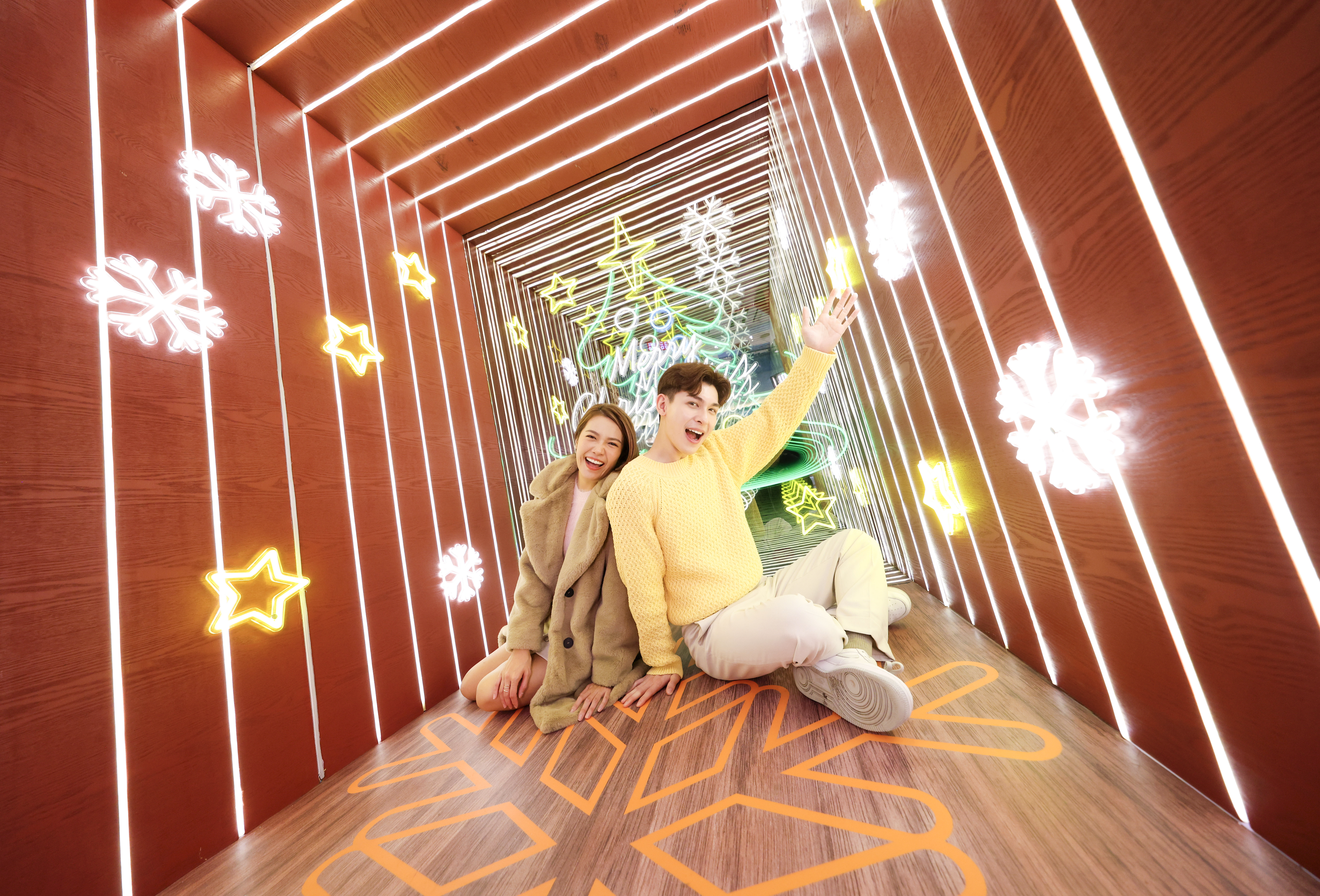 而荃新天地1期中庭就會化身為冬日歐陸小鎮,打造了多個極具歐陸氣息的聖誕小鎮場景!