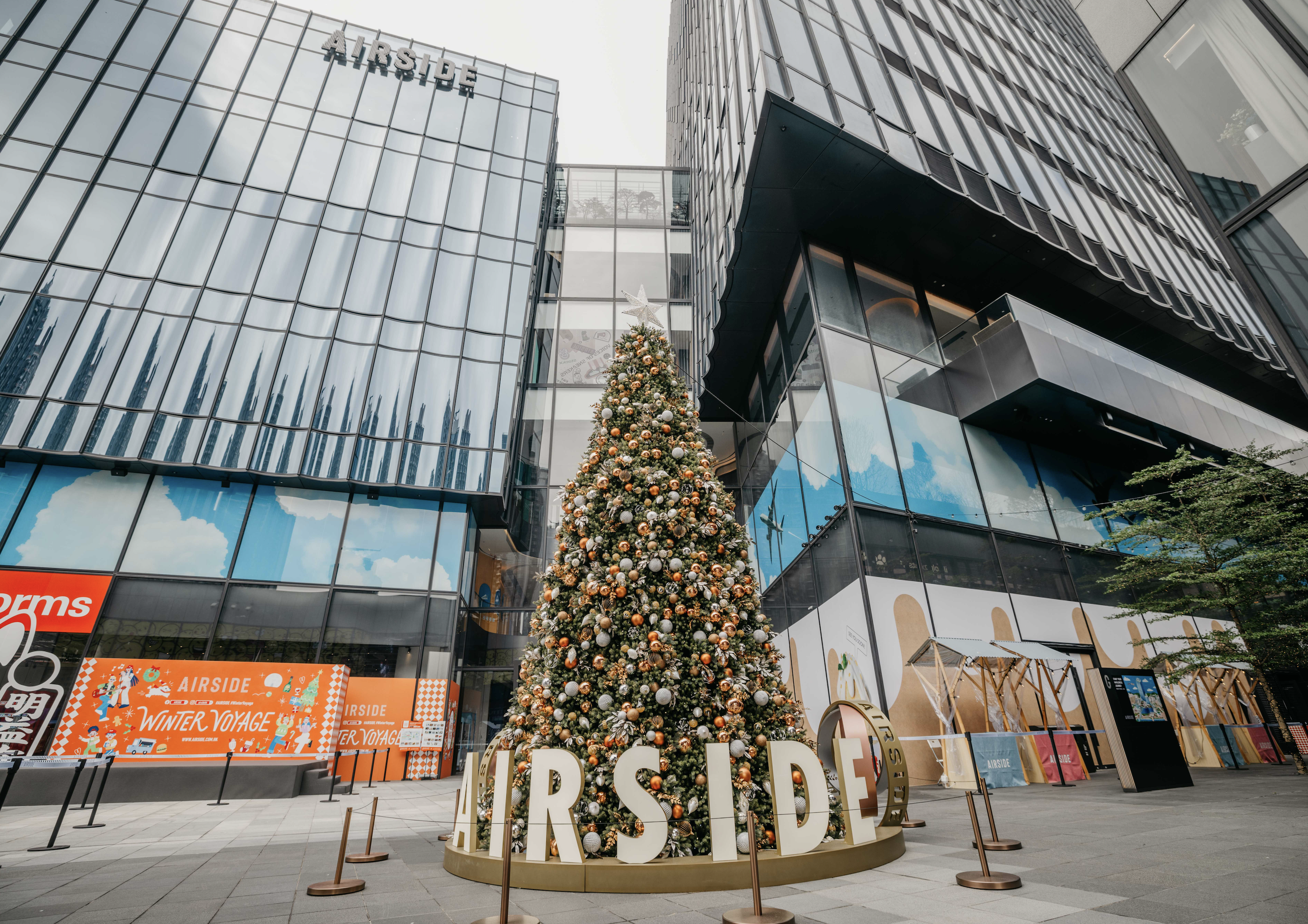 當中6米高巨型閃爍聖誕樹更是AIRSIDE的必去打卡位!