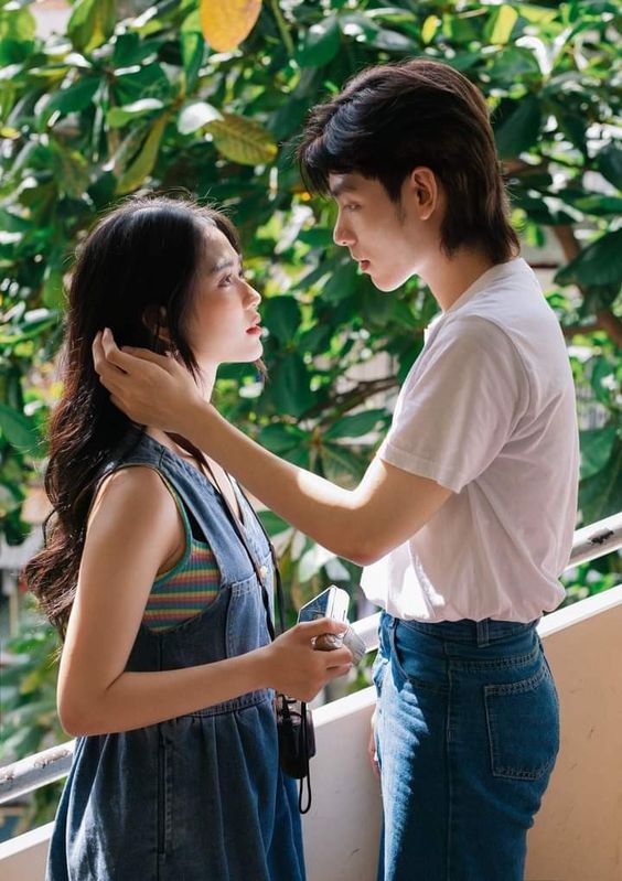 誰都會受傷，誰都會錯過，也許他是你最忘不掉的人，但你在他心裡卻不一定是最難忘的那個人。