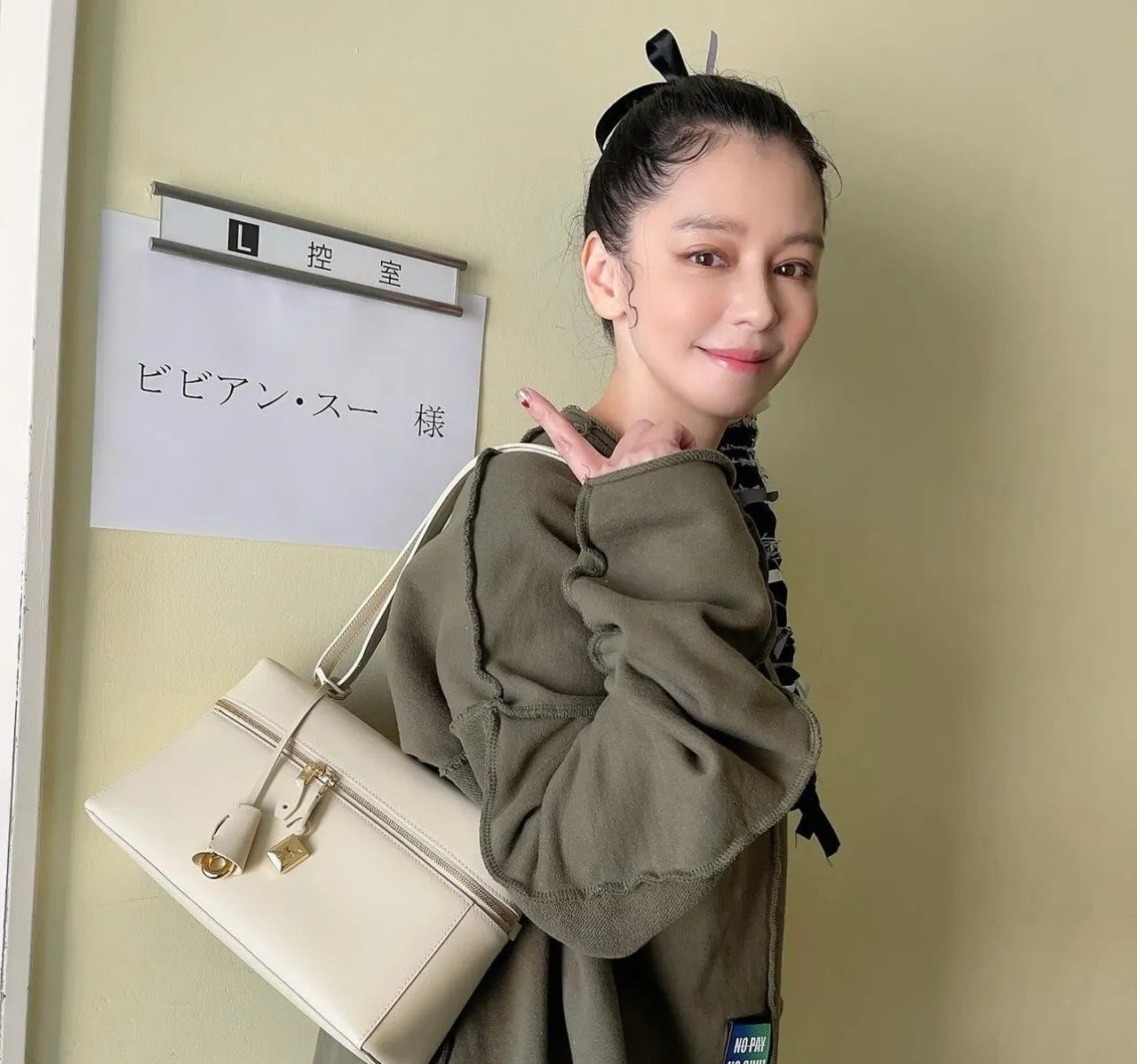 眉毛稀疏可能暗示對人冷漠、感情運勢薄弱。