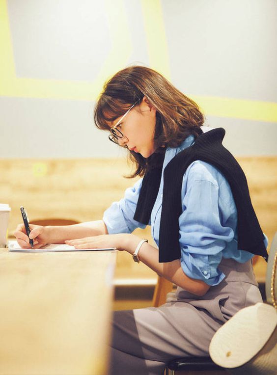 辭職可能會帶來各種後果，包括財務上的困難、職業發展的延遲或者與同事之間的關係影響等。