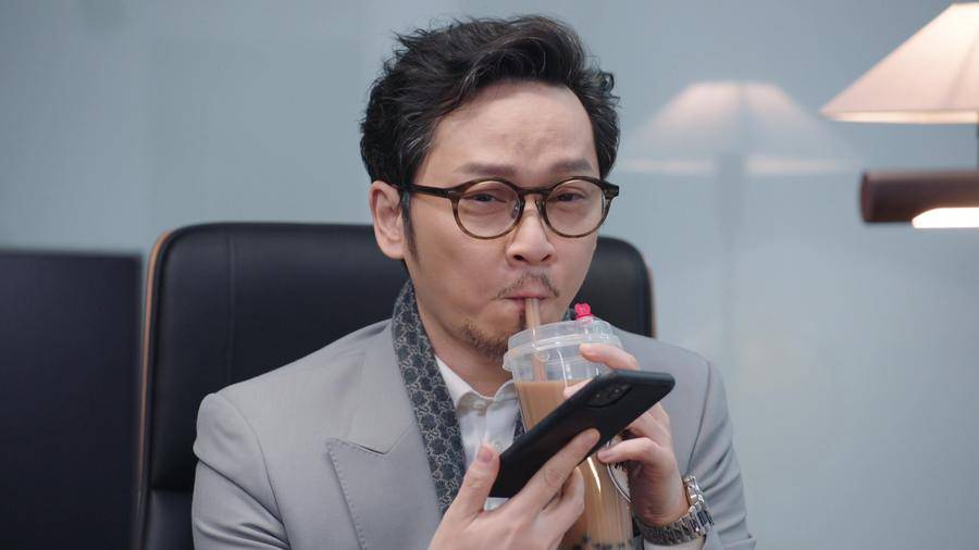 飛爺(鄧智堅 飾)教你寫一封專業又得體的辭職信。