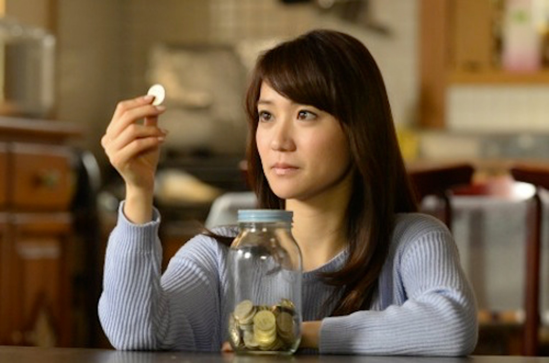 我們應該重新審視自己的金錢觀,明確我們對金錢的價值觀和目標。