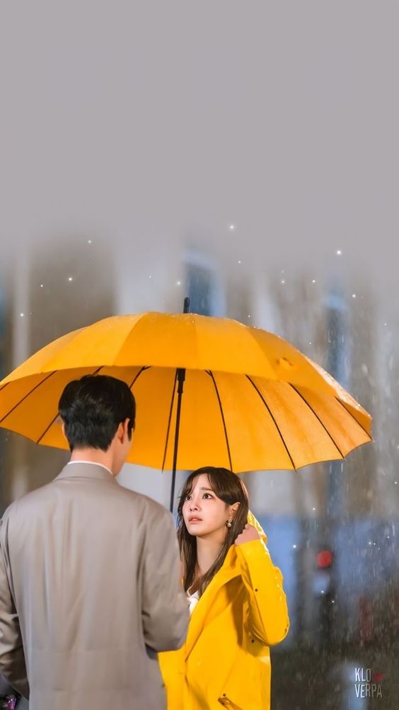 他對於你的生活細節非常關心，表示他對你的關注已經超越了一般朋友。