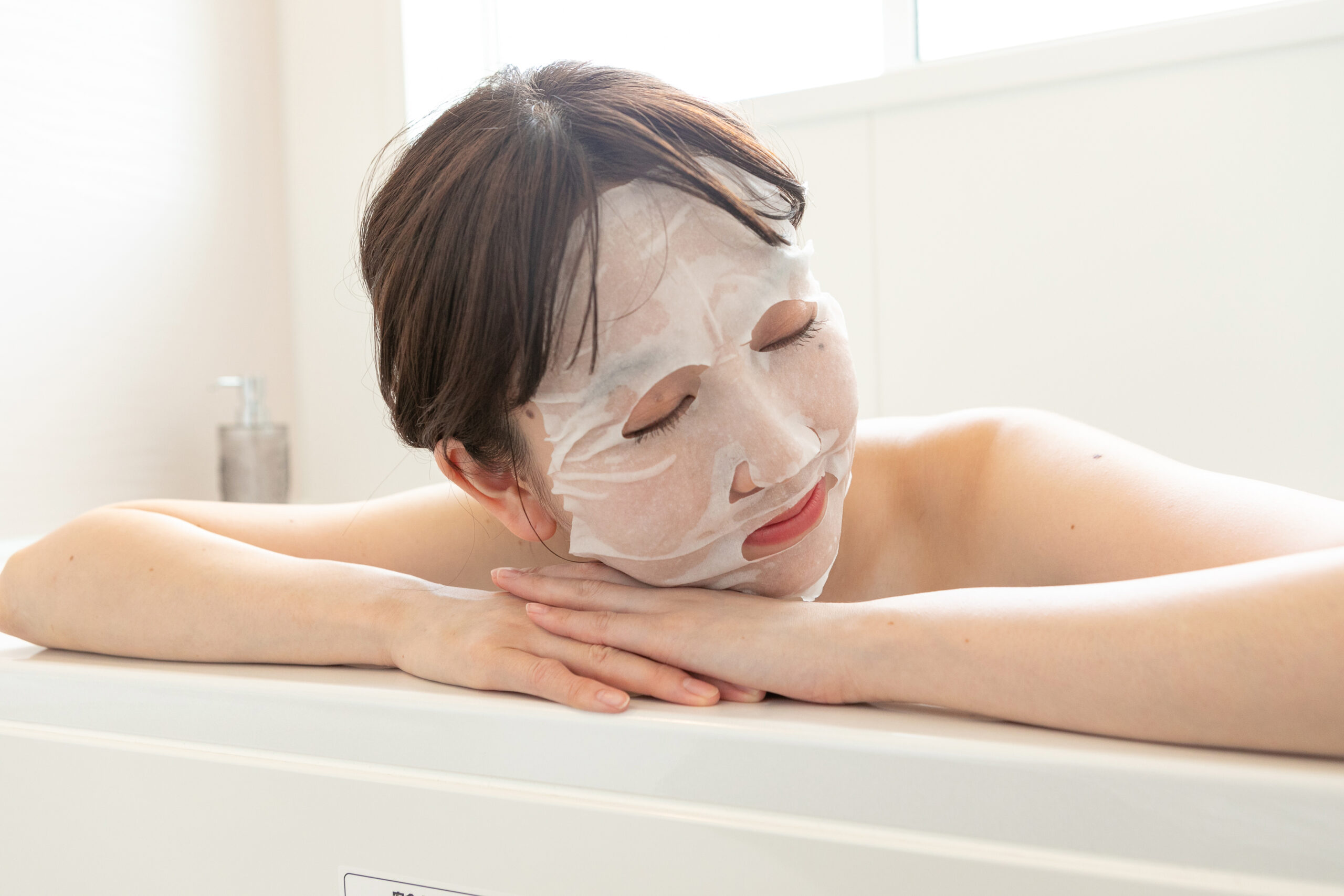 不要邊洗澡邊敷面膜。