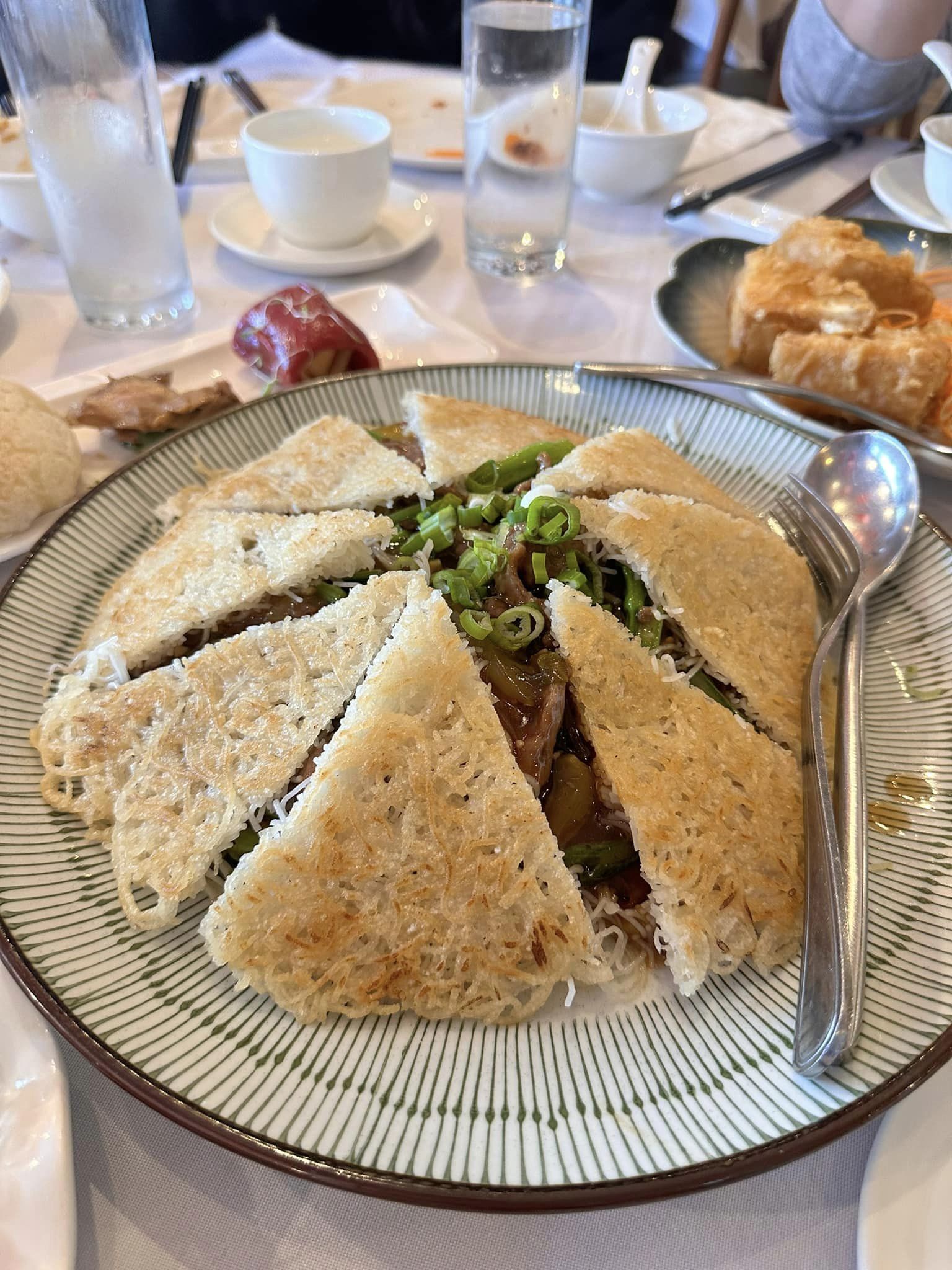 袁彩雲在社交平台貼出多張佳餚照片。