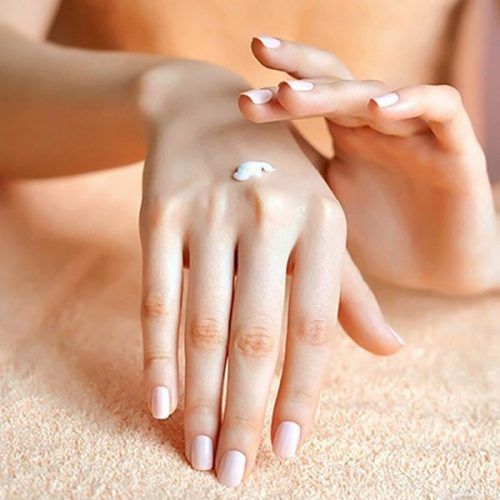 建議每天使用保濕霜來滋潤手指皮膚。
