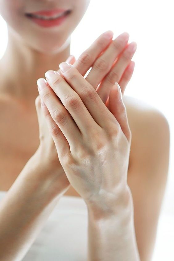 冬天手部皮膚容易變得乾燥,然後手指脫皮生倒刺!