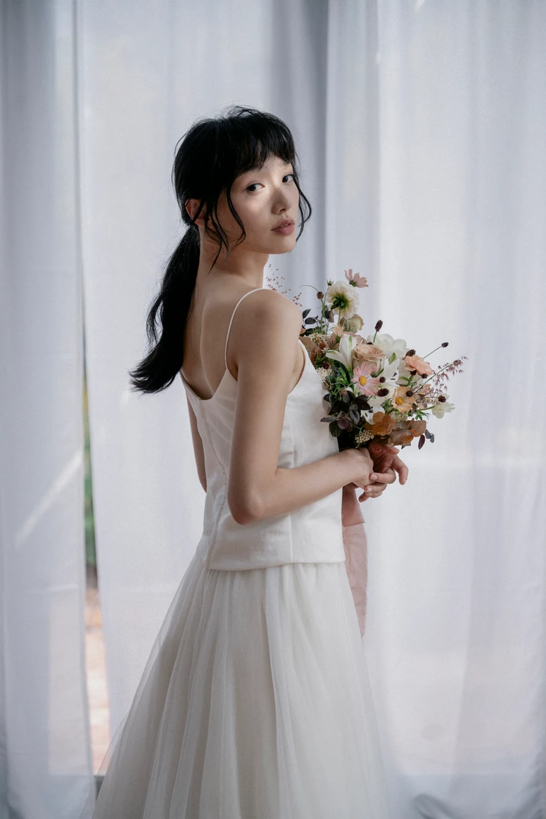 婚紗風格較簡約唯美,較適合亞洲女性身形。