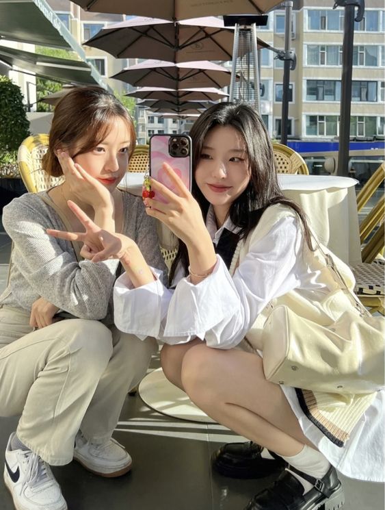 即使你和你的閨蜜非常親近,也應該保持一定的距離感。