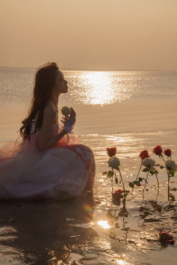 們應該學會釋放過去的束縛，把握現在並走向更寬廣的道路。