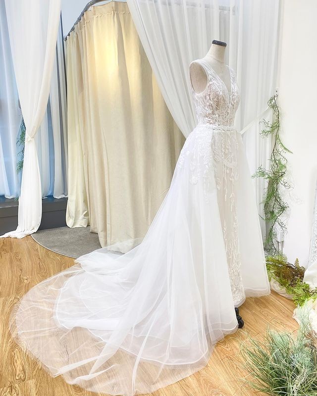 COCOON Bridal 是香港原創婚紗品牌,提供婚禮系列的定制和租賃服務。