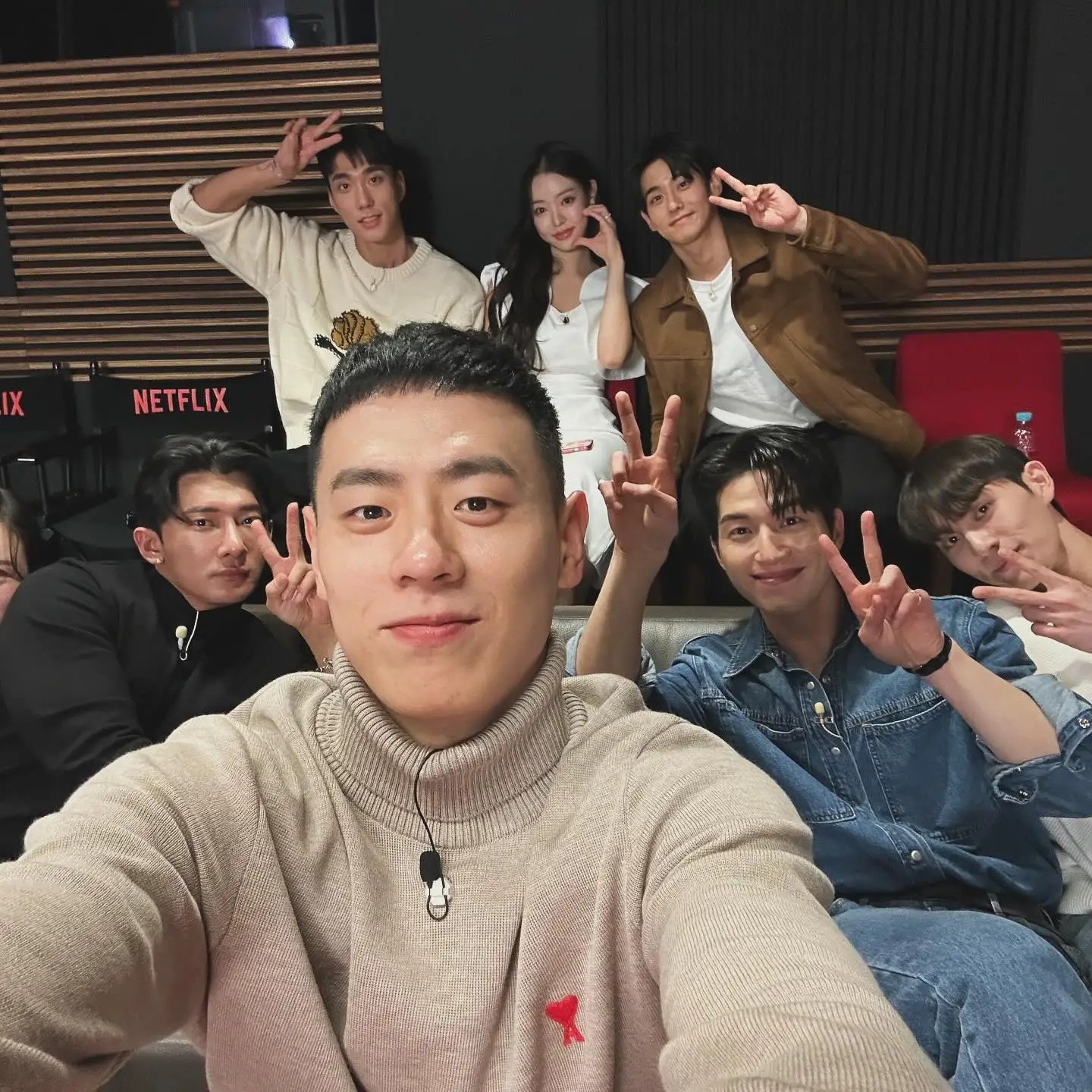 李官熙也特別喜歡問女生一連串的問題，或是以問題去回答女生的提問，因而被是指是節目中的「問題男孩」。