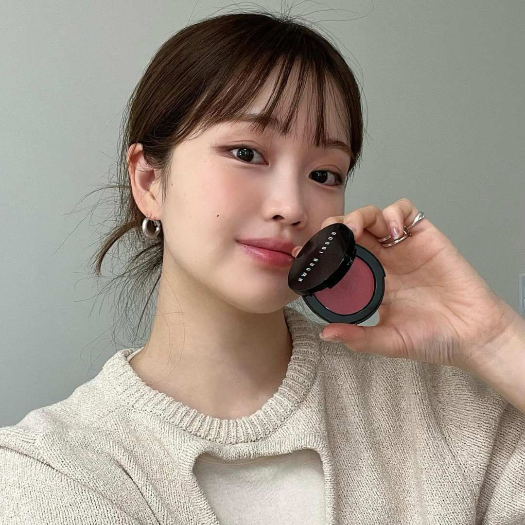 胭脂可以讓臉部更生動有氣色。