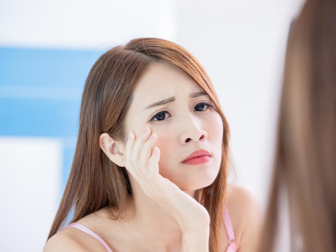 女人一有眼紋，就會立即老十年，因此，需要靠眼霜去改善。