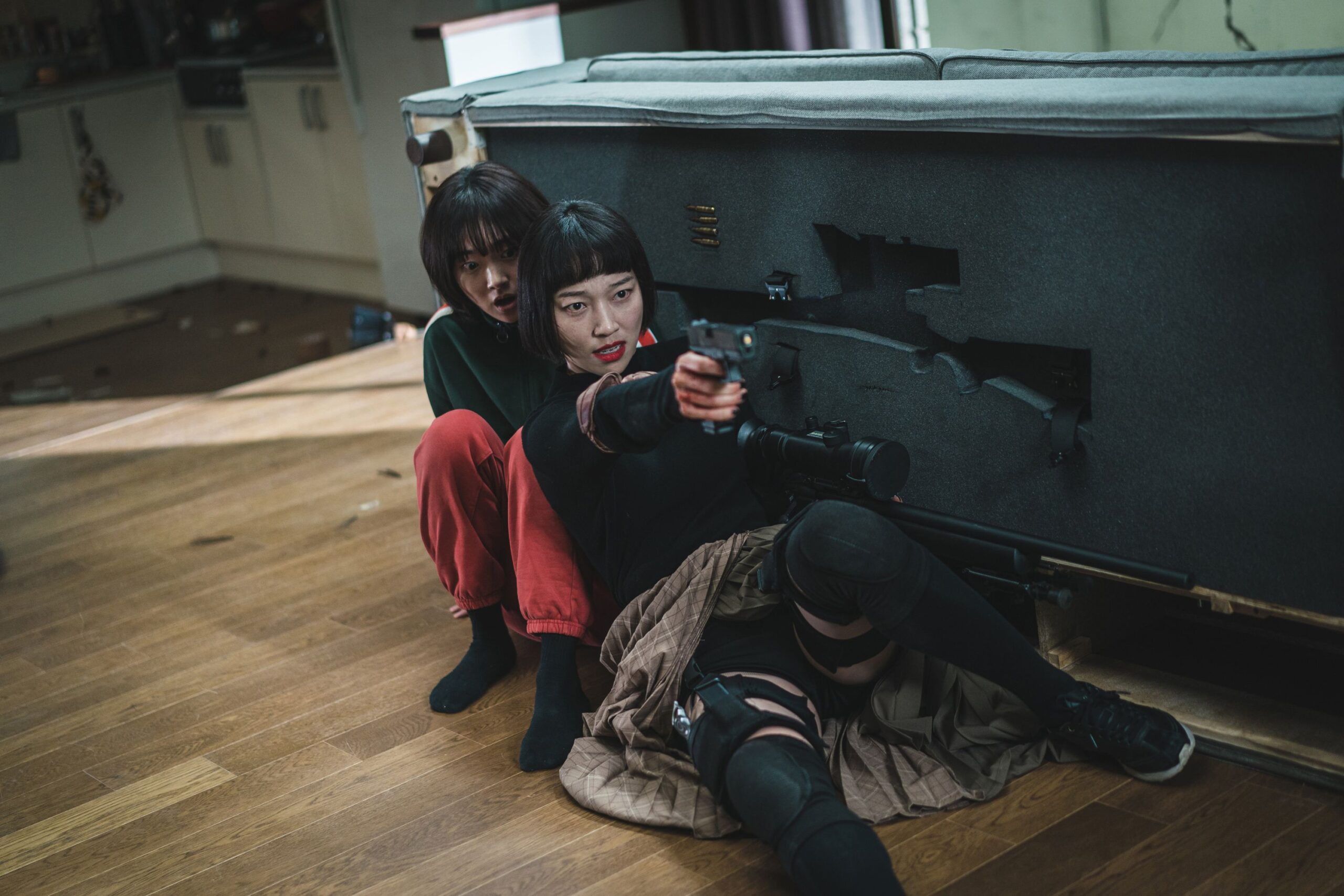 鄭智安(金慧峻 飾)受到一連串莫名而且技術高超的刺客襲擊。