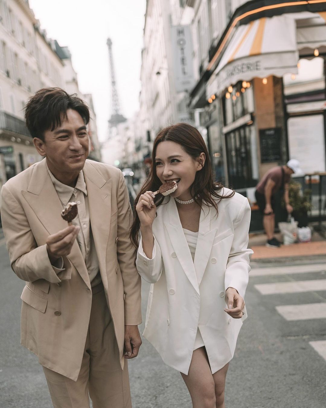 馬國明與湯洛雯結婚。