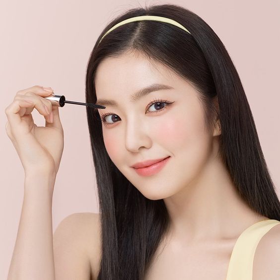 睫毛膏能輕易刷出纖長濃密、根根分明睫毛,同時亦有捲翹睫毛的效果,令雙眼視覺上放大至少一倍。