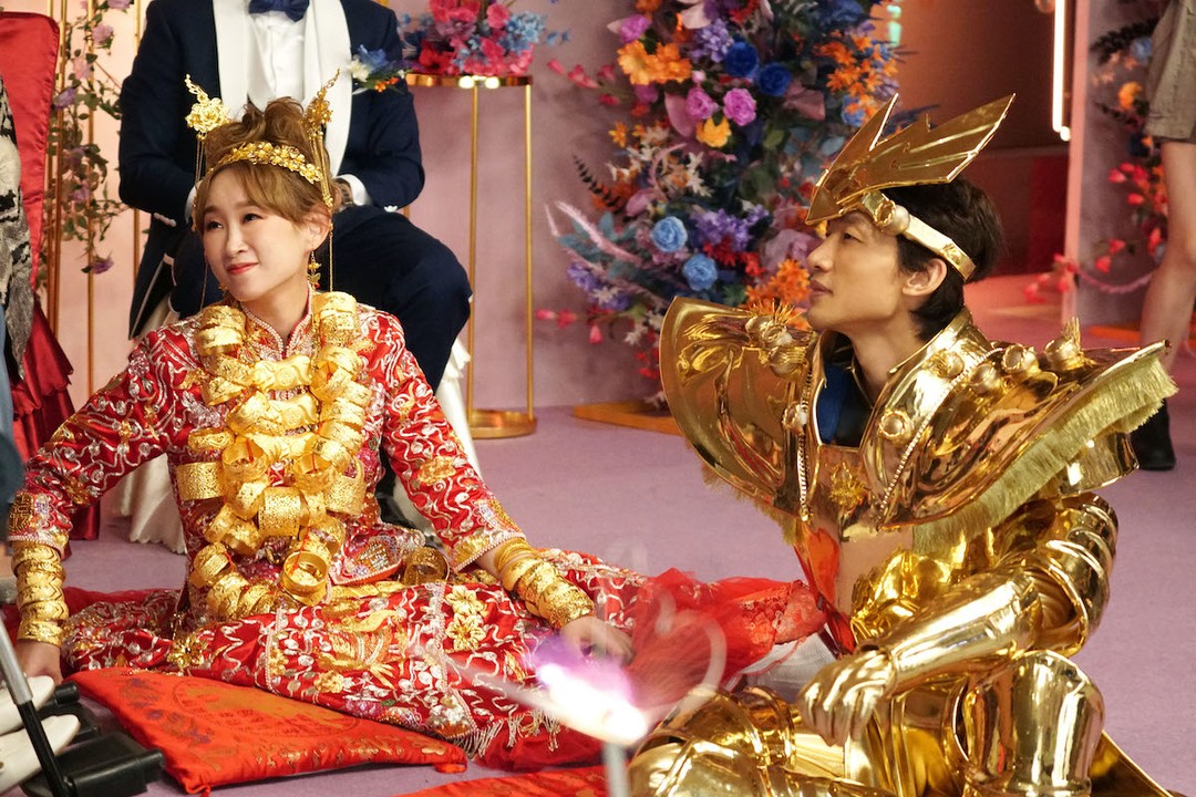 豬豬（王菀之 飾）為了讓婆婆見到自己風光出嫁而與陳熹（陳湛文 飾）結婚。