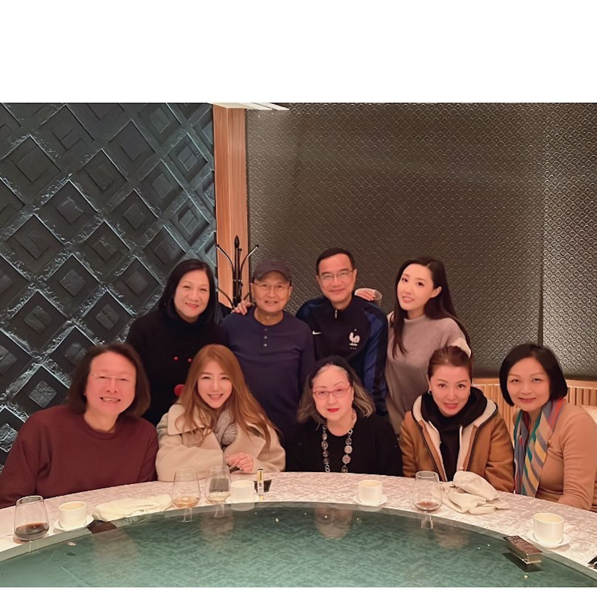 日前關寶慧相約一班TVB好友飯聚，久未露面的黃𨥈瑩亦有出席。