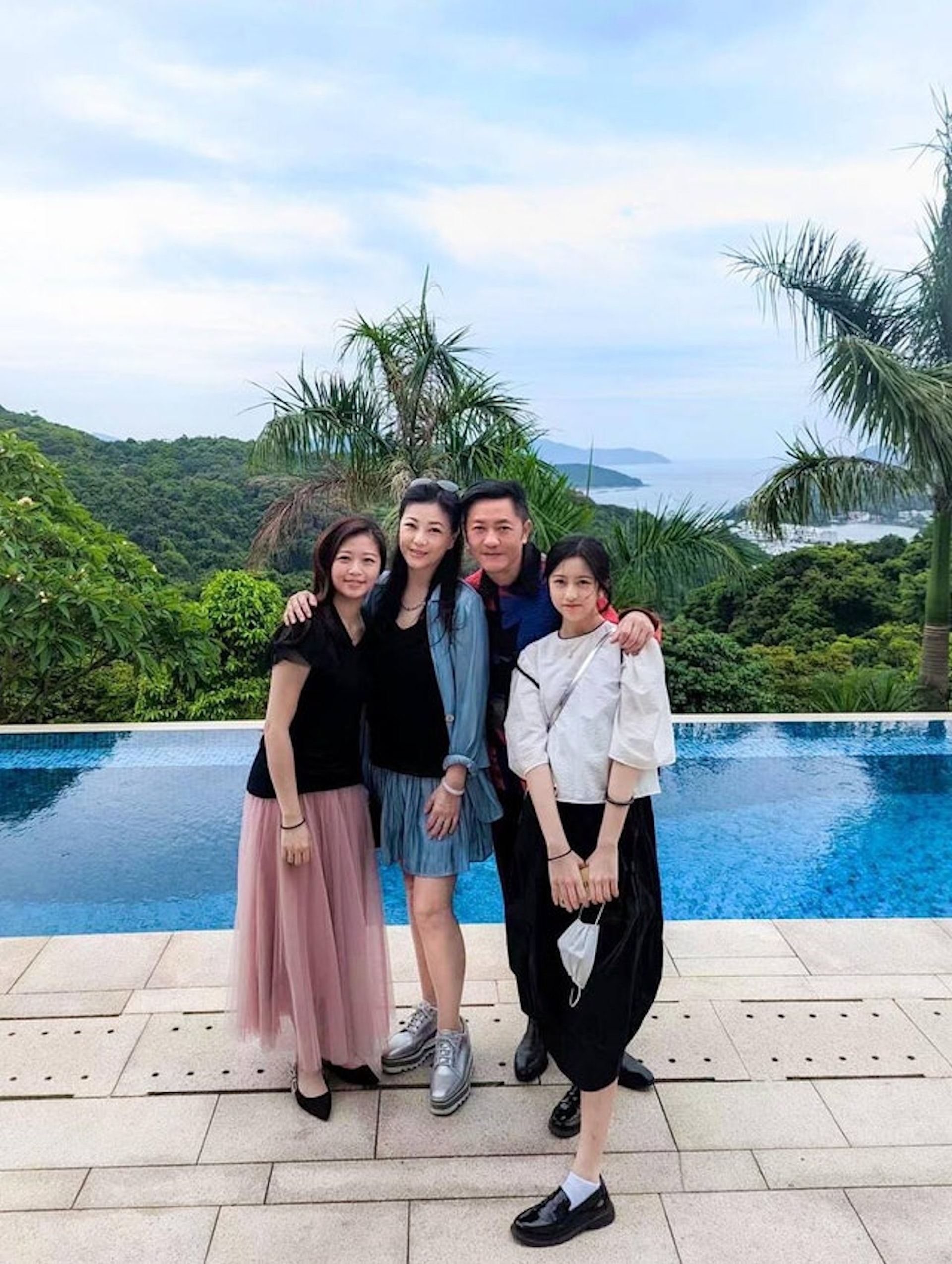 蘇志威與劉小慧結婚27年,並育有兩名女兒。