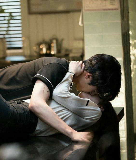 恐怖情人特徵：強烈控制欲。