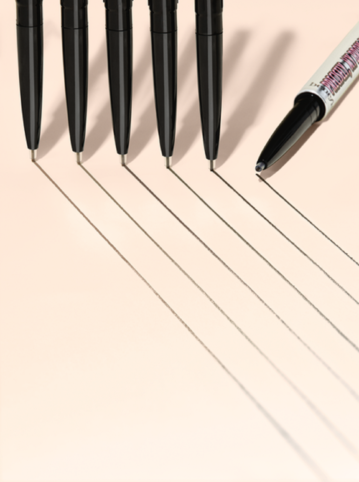 僅0.8mm幼度的激細筆尖，能乾淨俐落地勾勒出超幼線條！