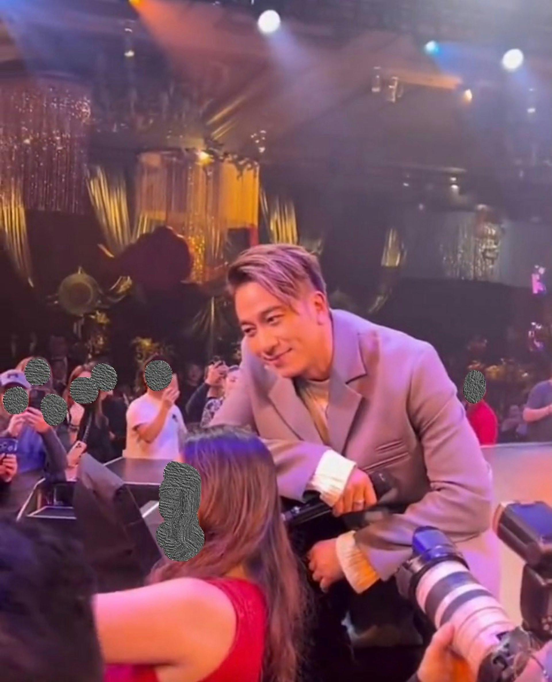 吳卓羲與現場觀眾合照。