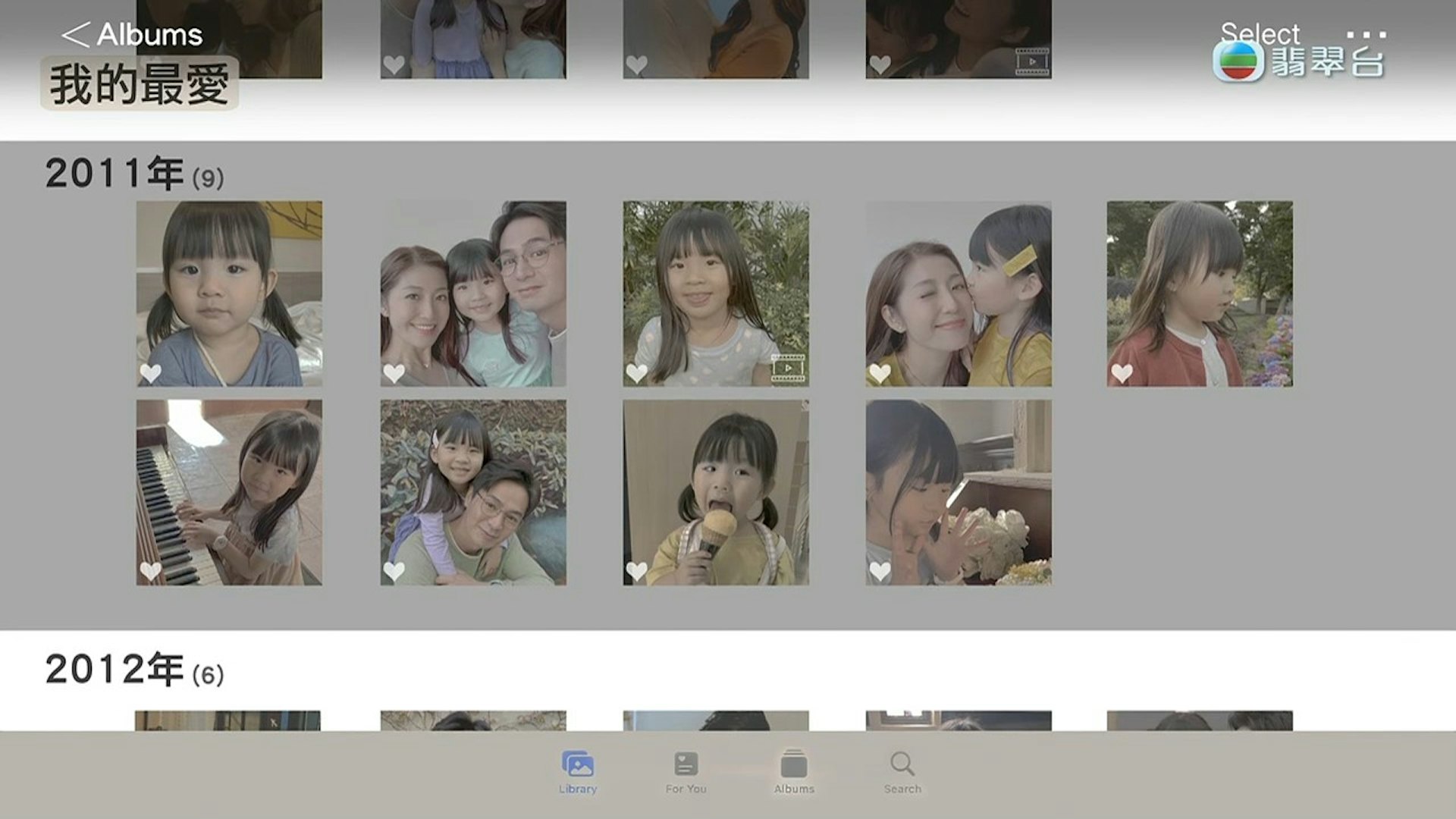 張明芯(陳自瑤 飾)會拍片記錄,大曬幸福。