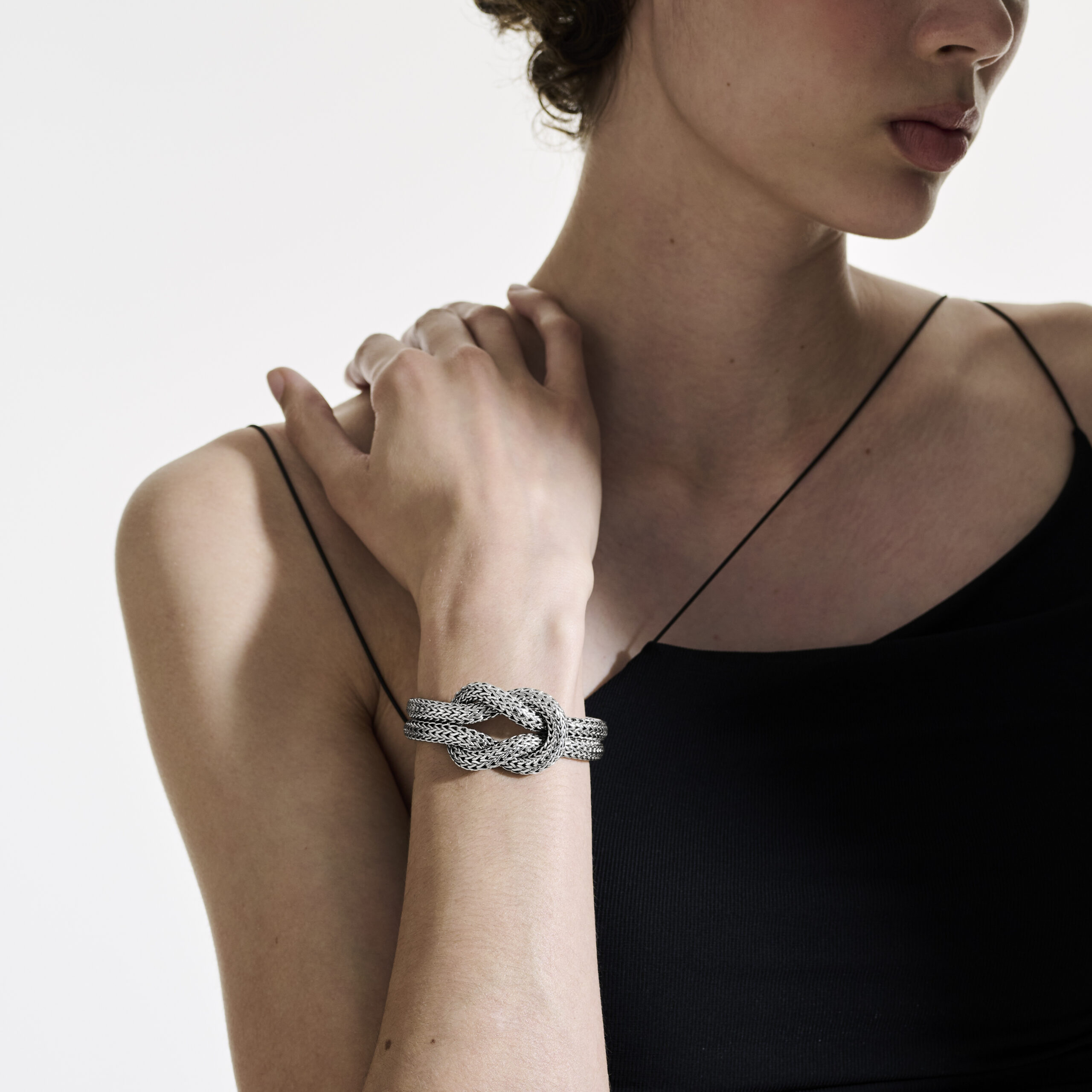 戴上之後瞬間散發出優雅氣質。