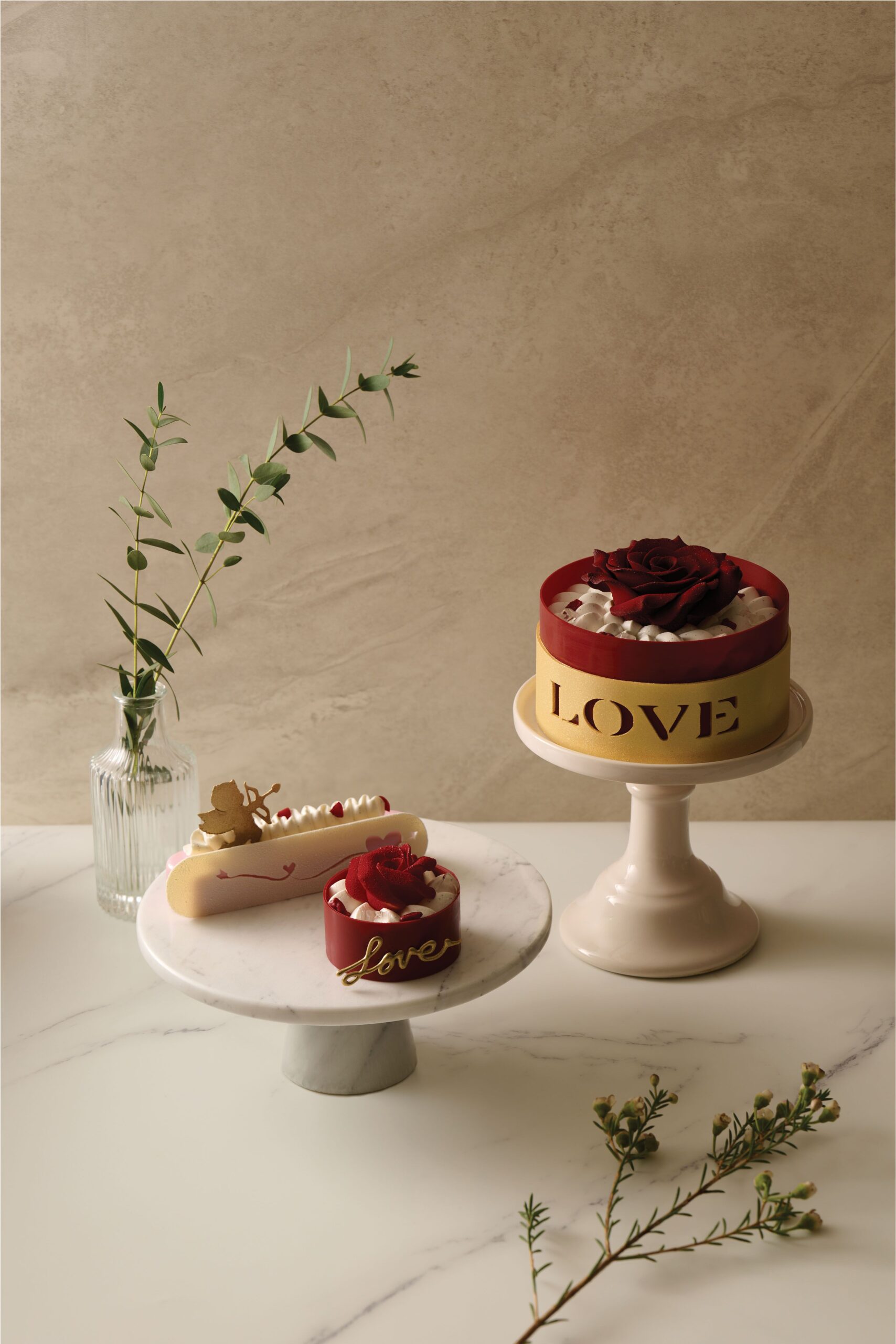 甜品方面則有奶蓋開心果露、芝麻軟滋、陳皮紅豆手袋酥。