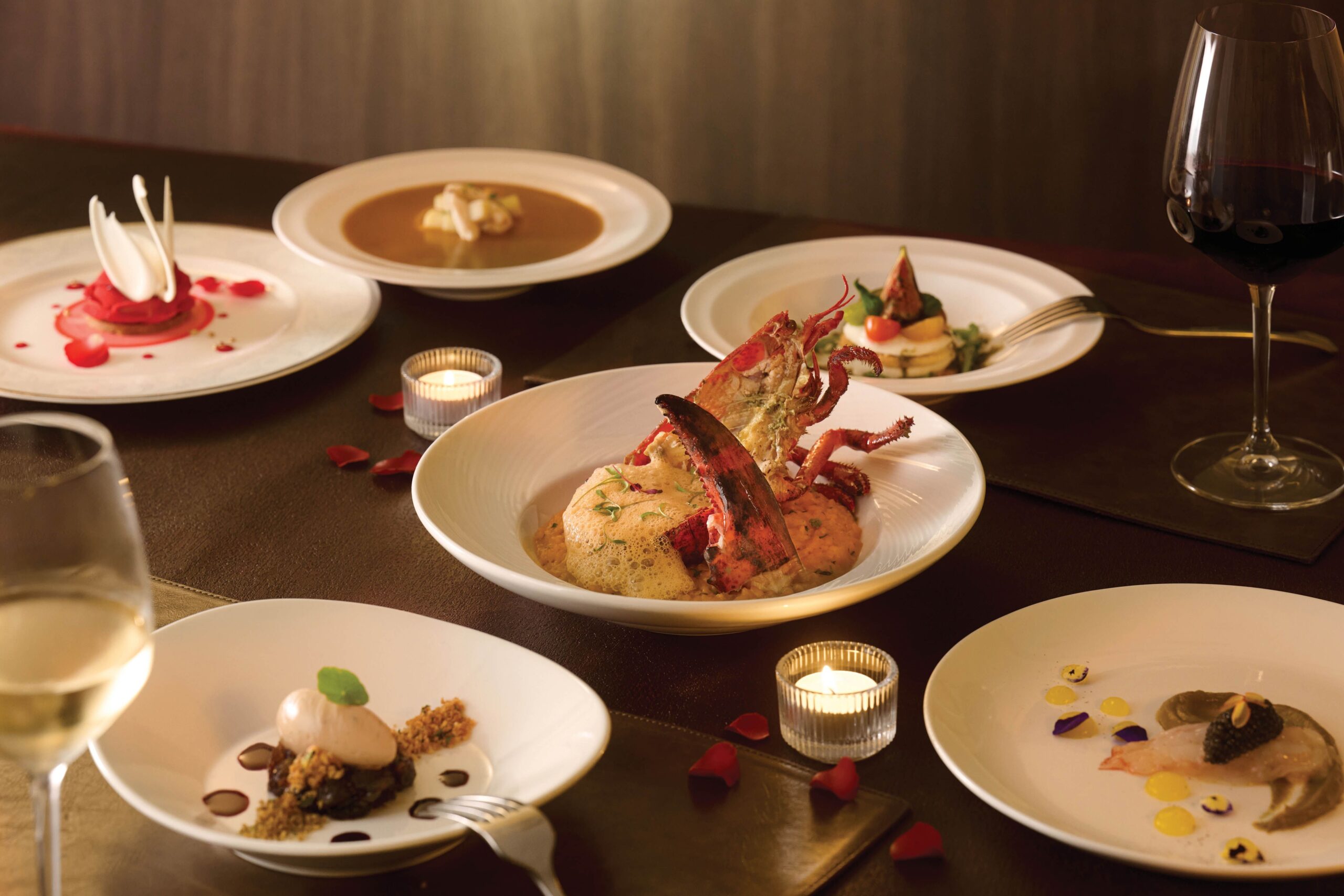 多款巧製美饌還包括三文魚籽青蘋果龍蝦、金錢雞翼等等。