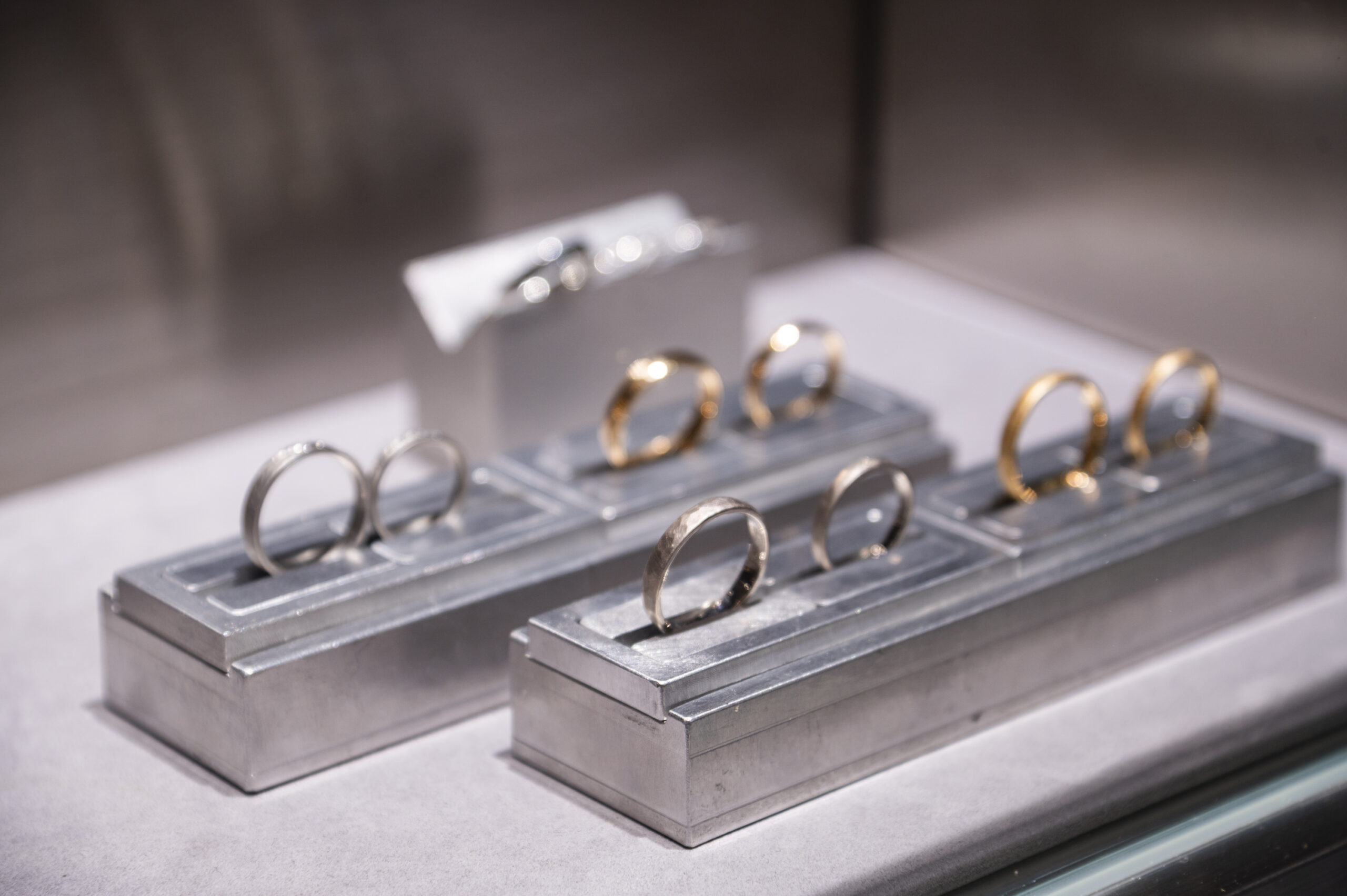 場內有不少婚嫁珠寶選擇