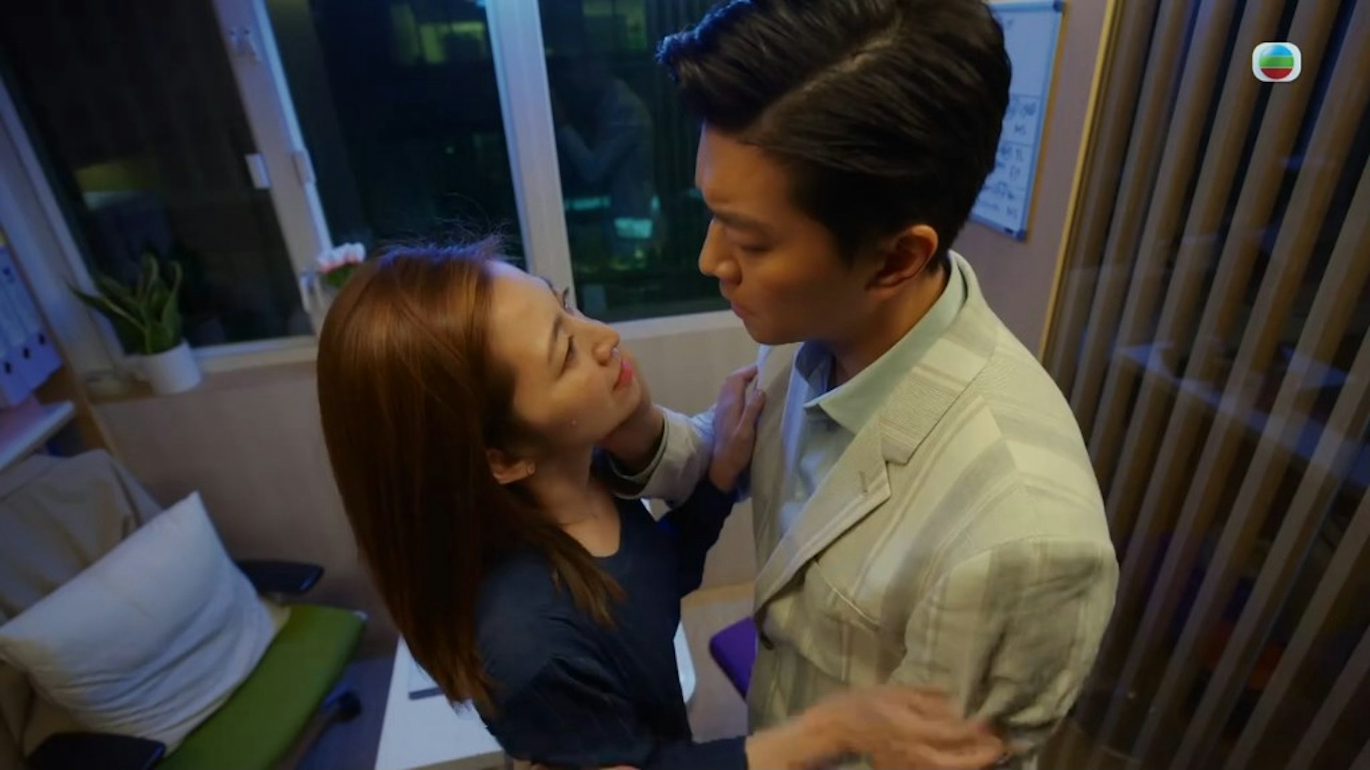 Davey勸明芯收手。