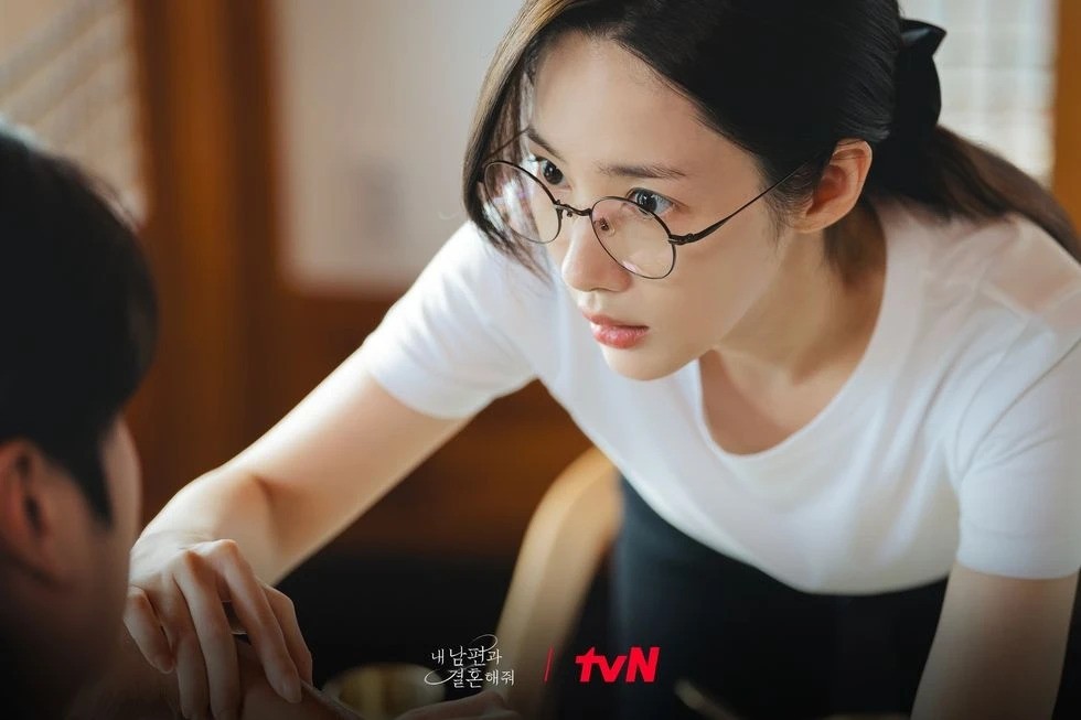 跟小孩而不是男人交往,女人就會變得不幸。