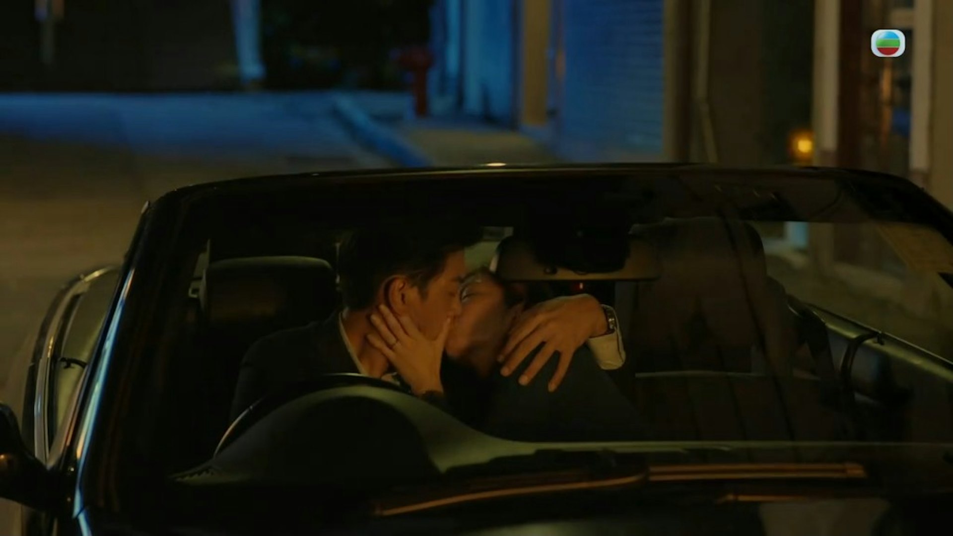 Davey鍾意明芯,但他最後決定賣車。