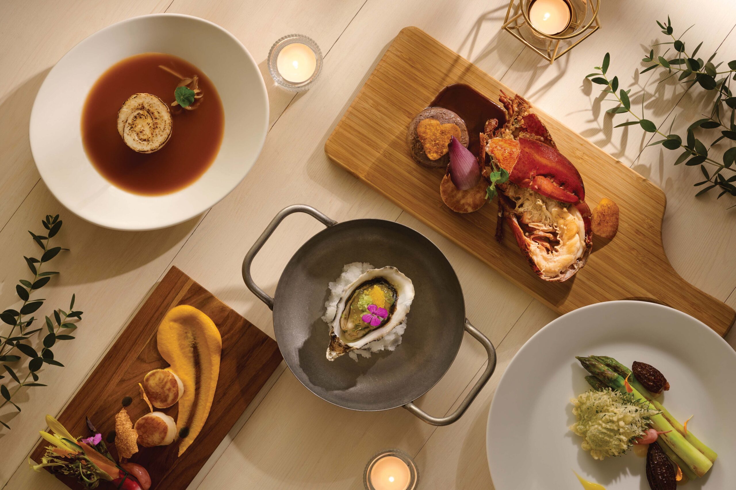 米芝蓮星級中菜廳萬豪金殿品嚐結合傳統與創新的粵式佳餚。