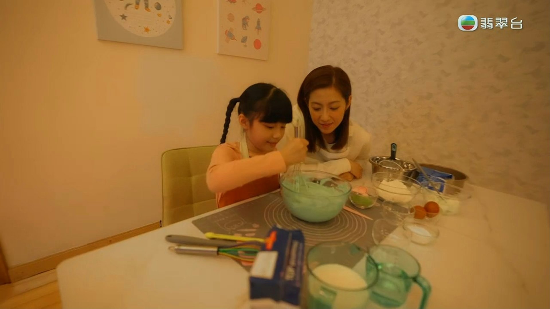 數年過去,蛋糕慶生依舊,但「明芯」已甜蜜不再。