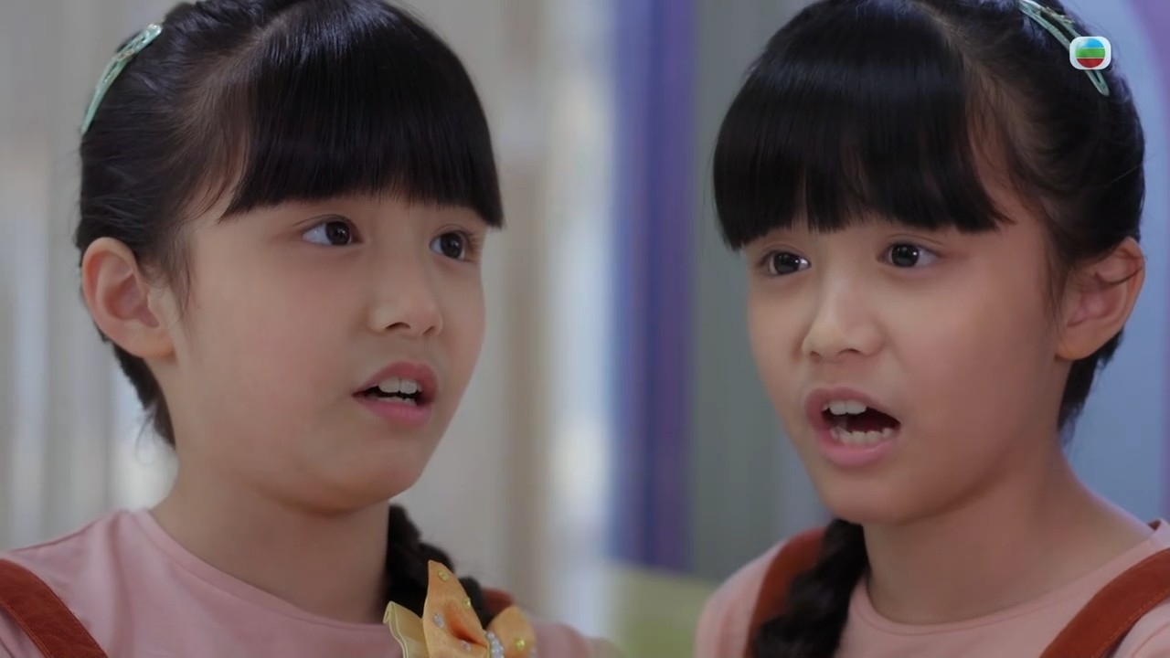 悅悅在心理專家面前做雙面人。