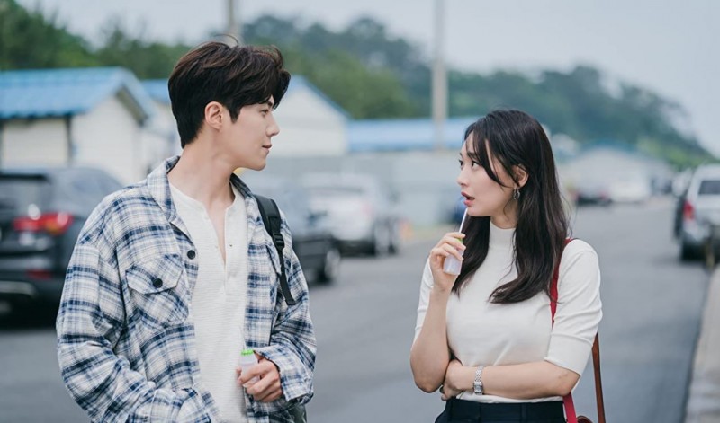 男友主動幫女友拎包包或是幫忙分擔重物，會讓女生覺得男友力爆棚。