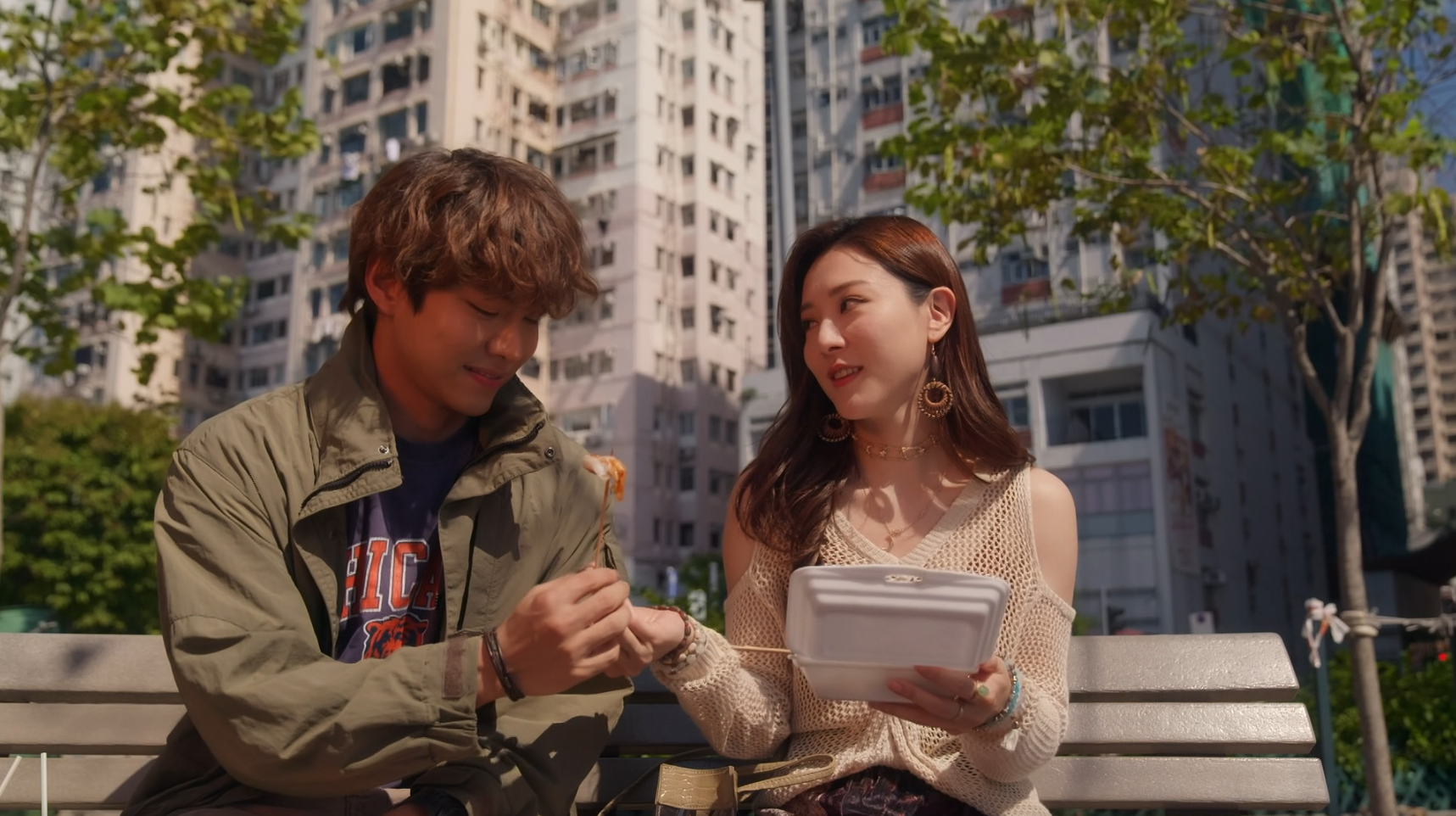 婚姻非童話,褪去了浪漫激情以後,剩下的就是愛在生活面對的考驗。