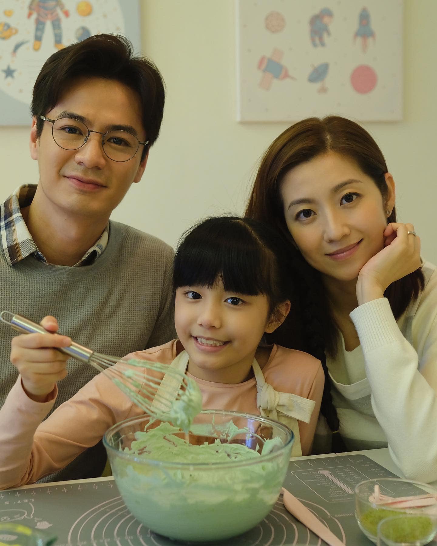 Emma一個人育兒的精力和方法有限，善仁總能和女兒好好溝通交流，所以最終他們復婚。