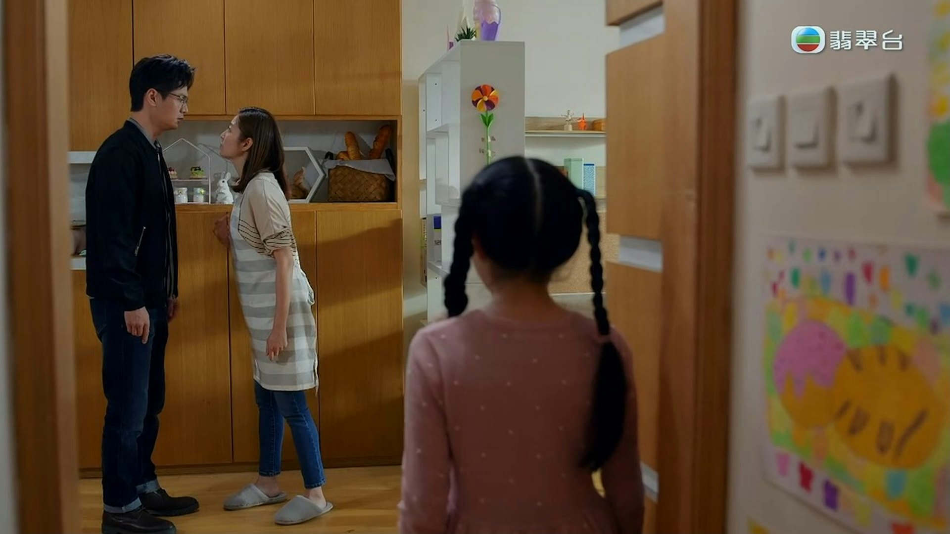 悅悅目擊父母說盡了傷害對方的說話。