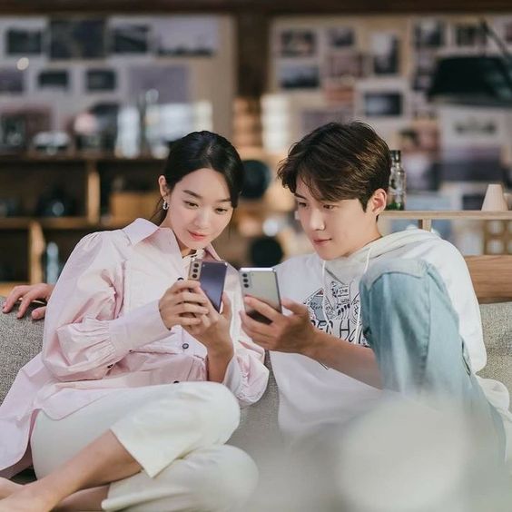 當男友能夠主動報告自己的行程時，除了能夠給予女友足夠的安全感，還能讓她感到被重視。