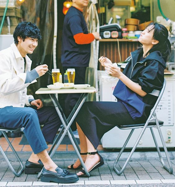 即使你與閨蜜的另一半都是好朋友,但都要同閨蜜的男人保持距離。