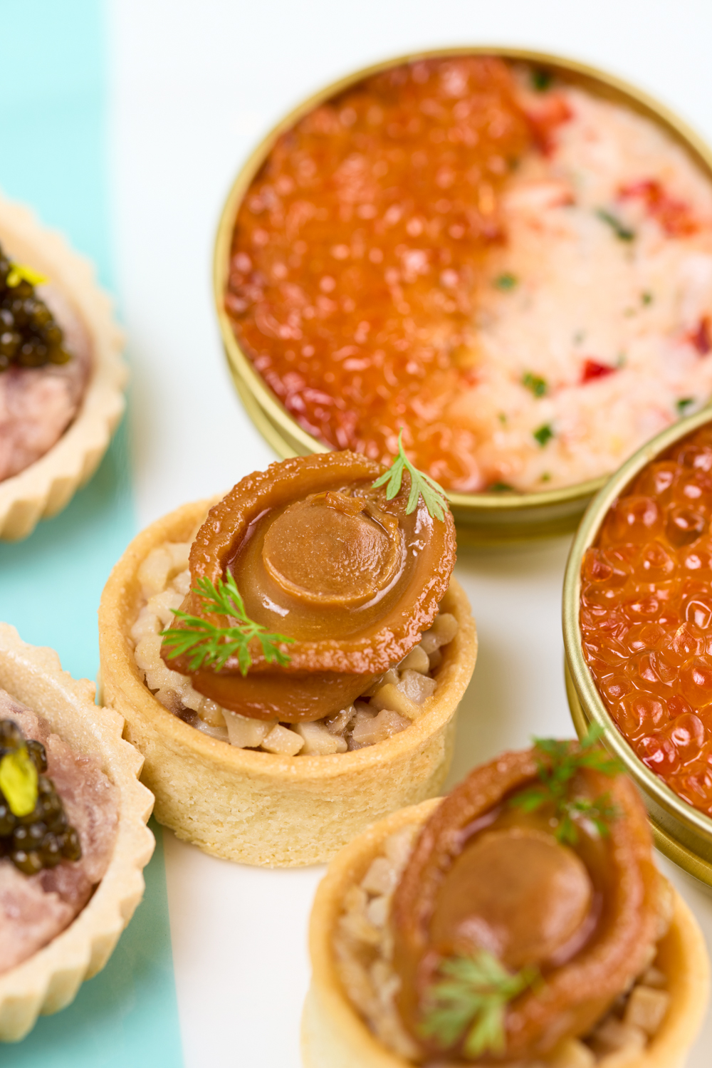 精緻高貴的甜點和鹹點，加上別出心裁的賣相，充滿節日氣氛