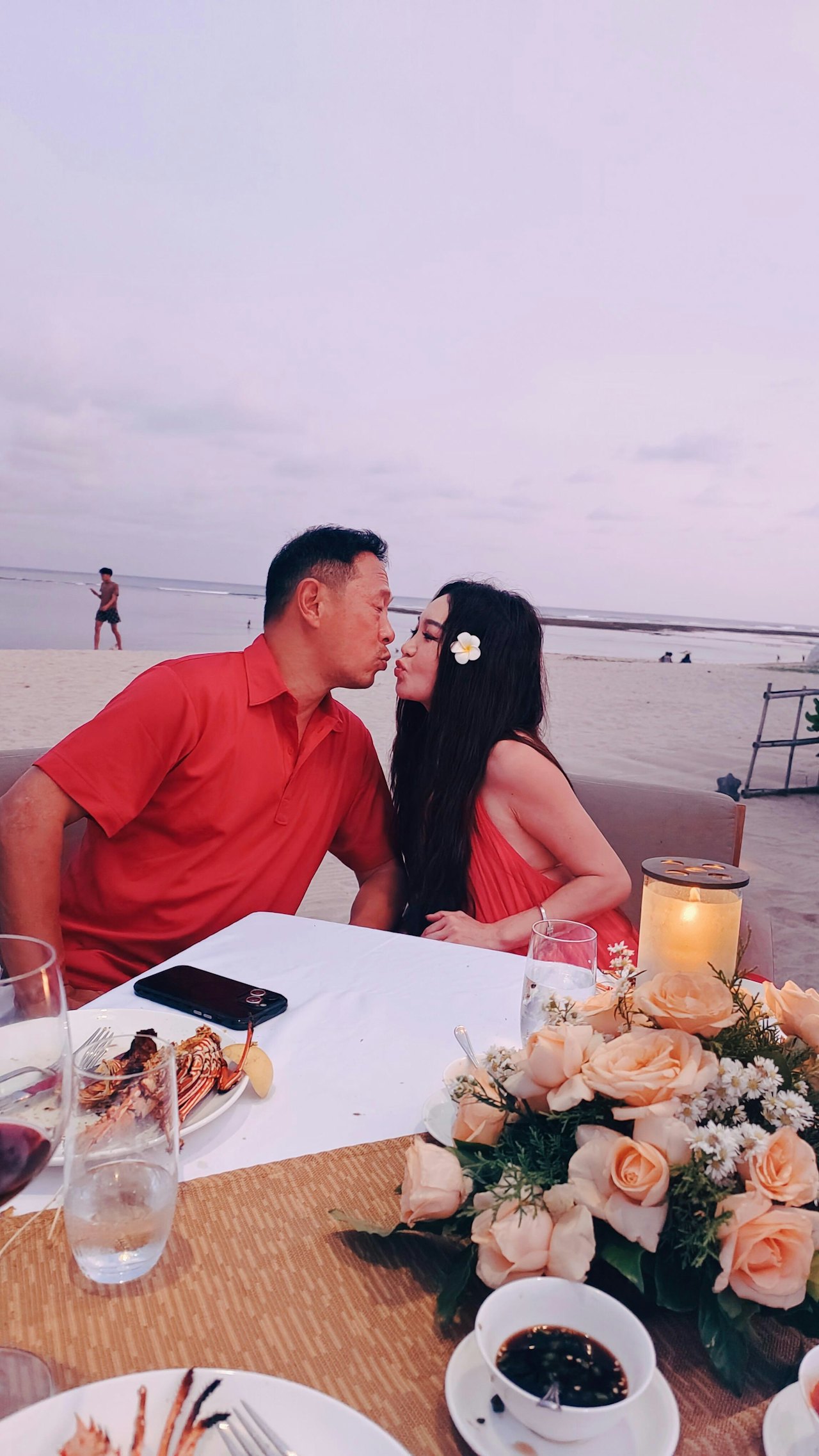 兩公婆非常恩愛。